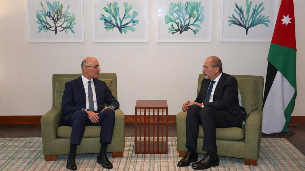 الحجار لوزير الخارجية الاردنية: نأمل من المجتمع الدولي الضغط على إسرائيل
