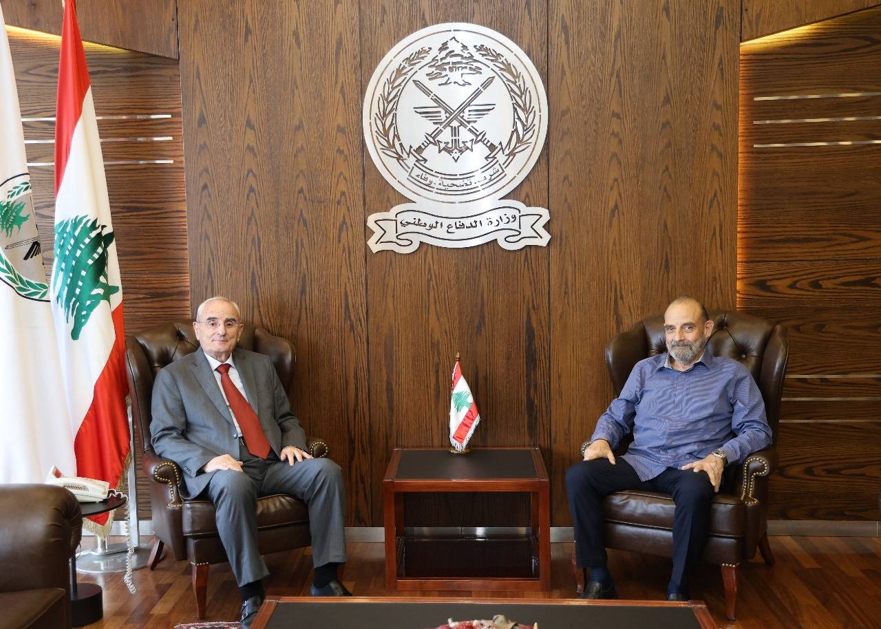 وزير الدفاع الوطني يستقبل الصرّاف