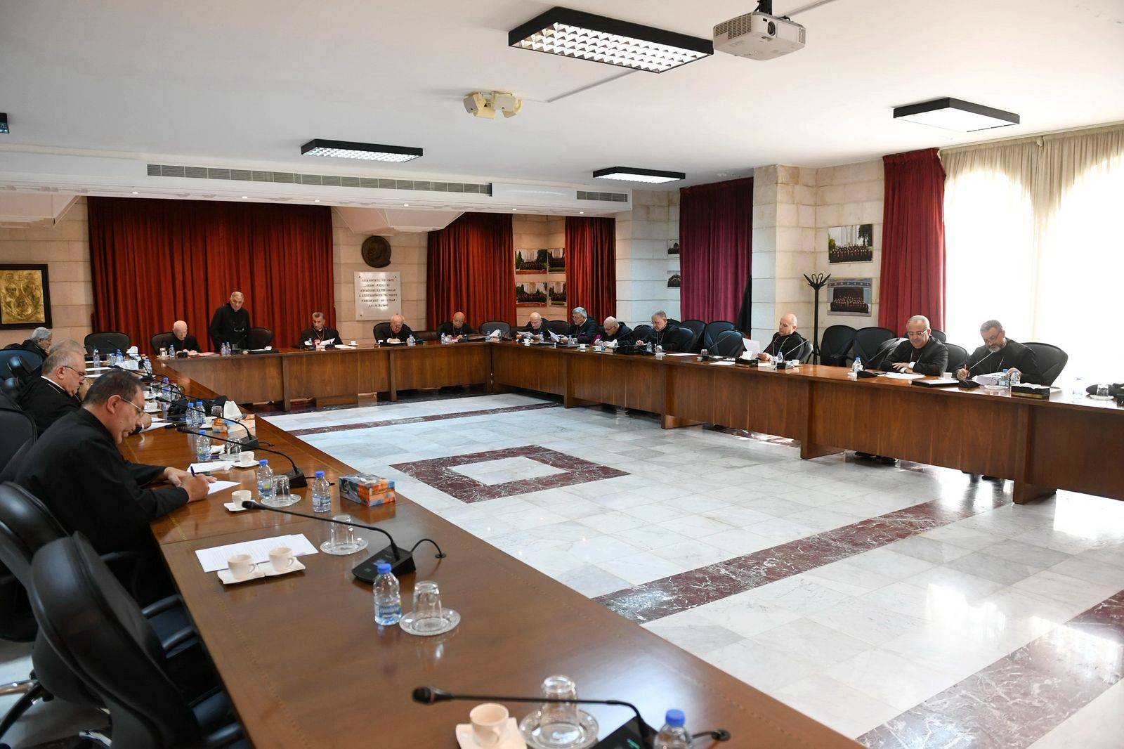 المطارنة الموارنة يُحذِّرون من أيِّ تلكؤ في معالجة مشكلة السلاح والمسلحين في المخيمات الفلسطينية
