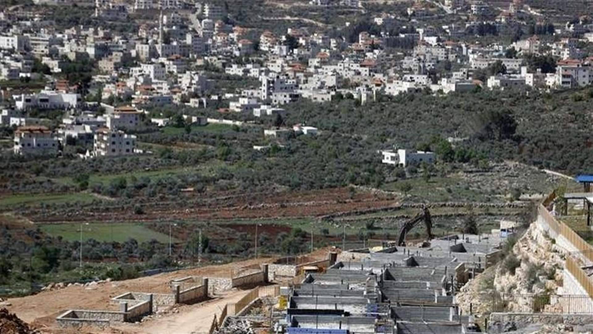 مستوطنون يهاجمون مزارعين وصحفيين في الضفة