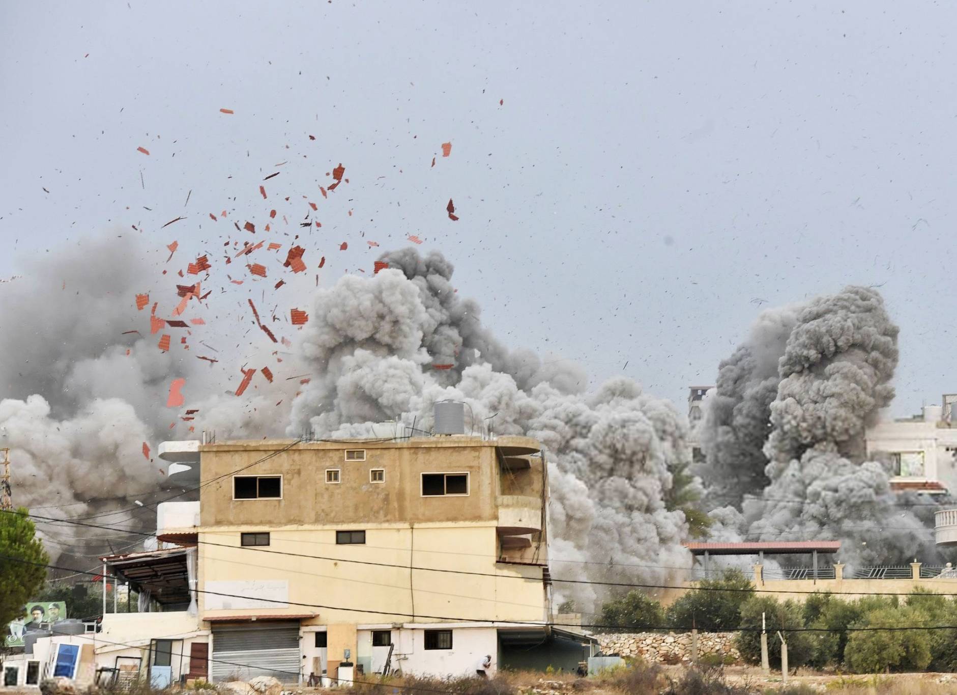 غارات لفرض النموذج السوري... وعون: الرسالة وصلت
قائد الجيش يقترح تجميد خطة «حصر السلاح»
كتاب حزب الله المفتوح: تثبيت الخيارات ولا تصعيد