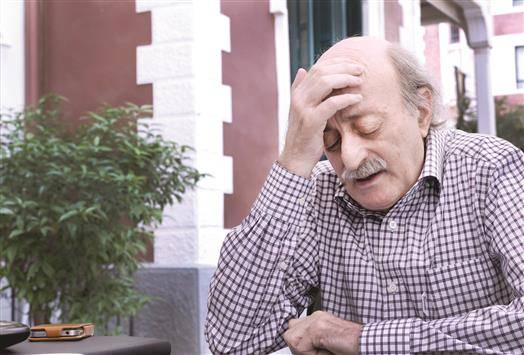 جنبلاط يثير تساؤلات عن مسار العدالة في لبنان