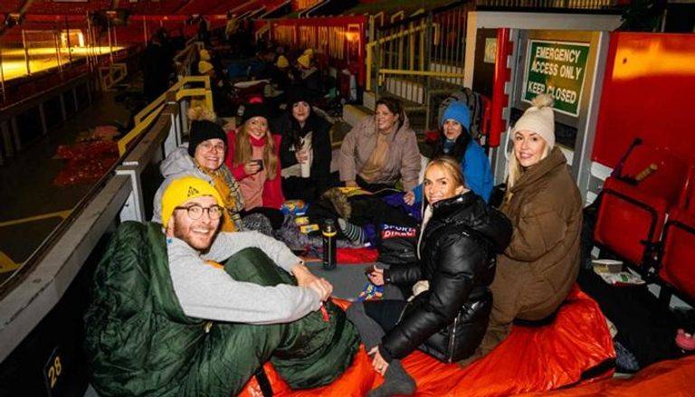 عبر المبيت بالملعب.. مانشستر يونايتد
يفتح أبوابه أمام المشردين