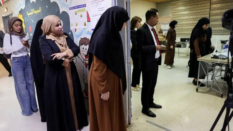 العراق يعطّل الدوام الرسمي غداً لاستكمال نقل صناديق الاقتراع