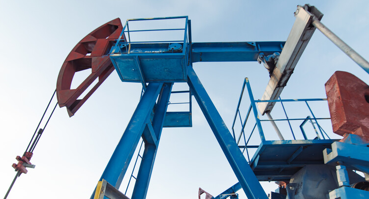 انخفاض أسعار النفط بعد ارتفاع قياسي نهاية الأسبوع الماضي