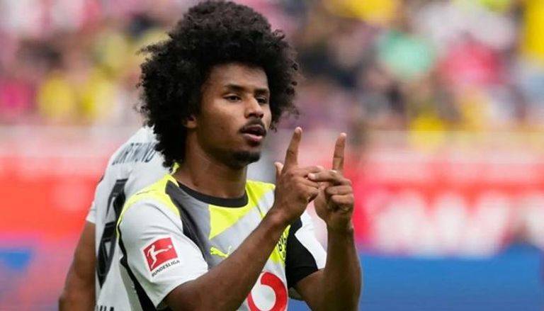 برغم حيازة أسلحة.. لاعب المانشافت ينجو من السجن