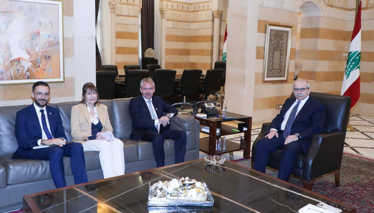 سلام يستقبل وفد من الصليب الأحمر الدولي ويبحث ملف الأسرى اللبنانيين