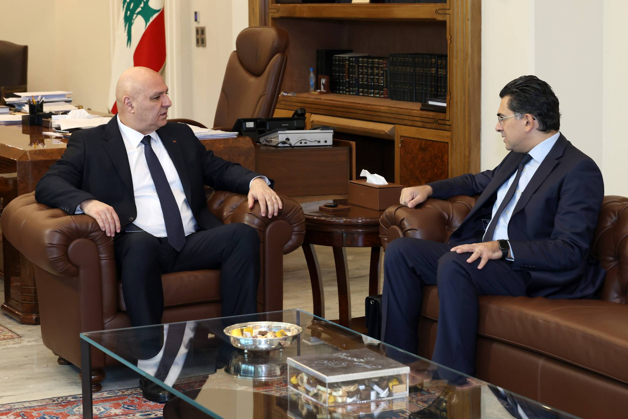 رئيس الجمهوريّة عزى قائد الجيش باستشهاد عسكريين في الشراونة
وعرض مع مرقص أوضاع وزارته... ومع يرق الواقع التربوي