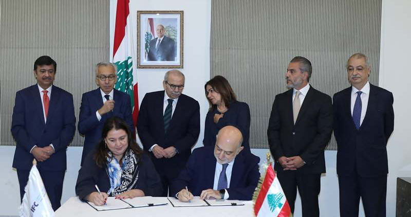 سلام يستقبل رئيس البنك الدولي الاقليمي...

وتوقيع 5 اتفاقيات مع مؤسسة التمويل الدولية