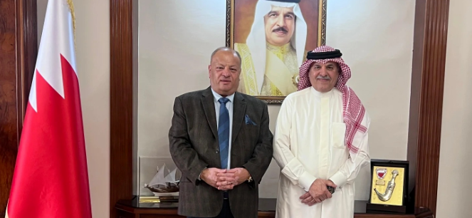 السفير البحريني خليفة بن عبدالله آل خليفة يلتقي مدير مهرجان جرش ايمن سماوي
