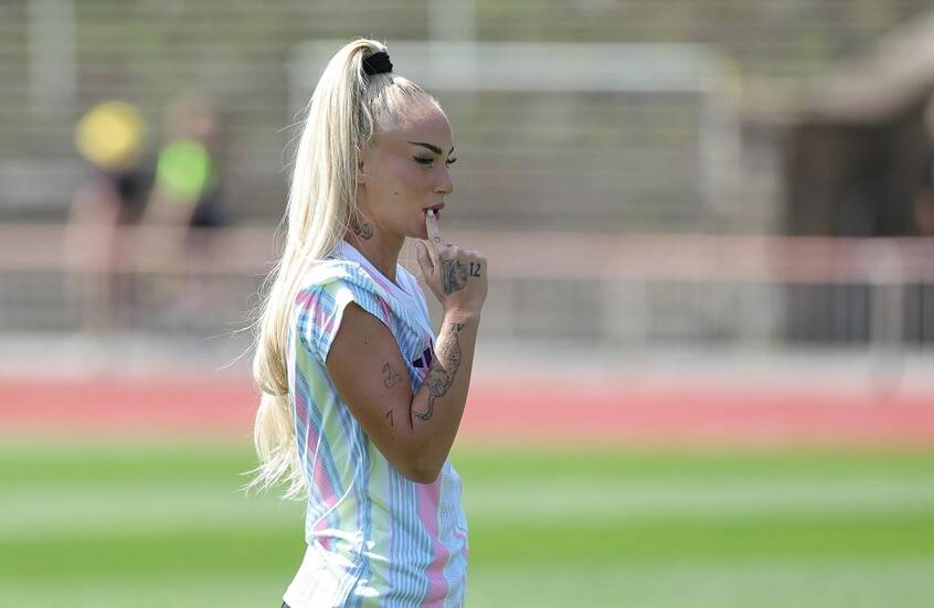 بعد سرقة منزلها.. اللاعبة الحسناء أليشا ليمان تتوجه للصوص بطلب غريب