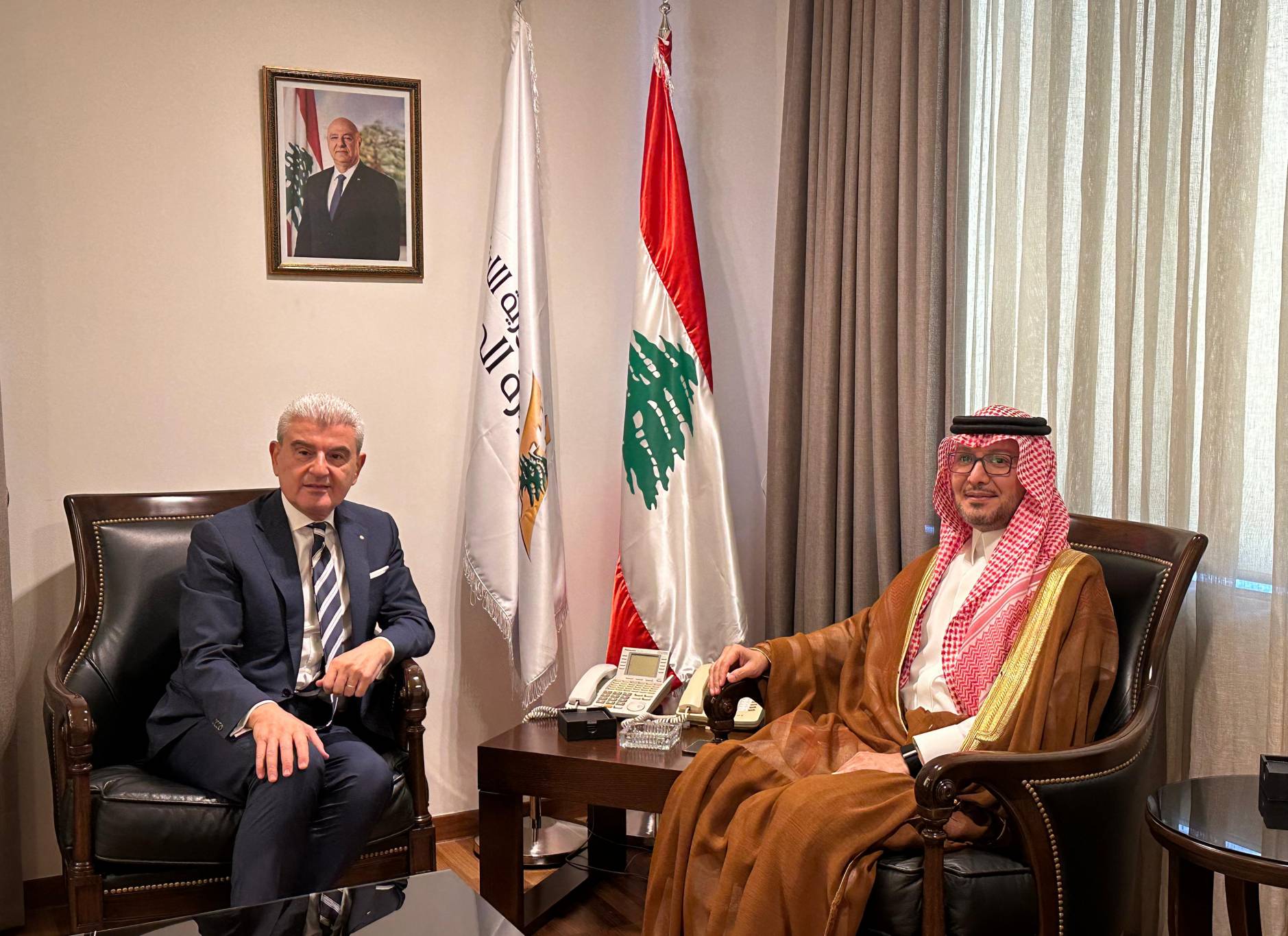 وزير الصناعة يلتقي البخاري...

ويغادر إلى الرياض السبت