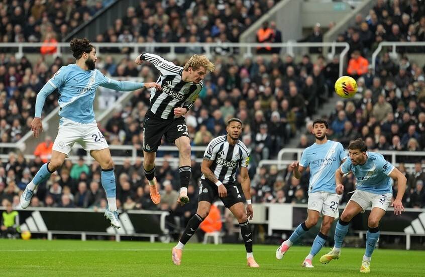 نيوكاسل يونايتد يفاجئ مانشستر سيتي