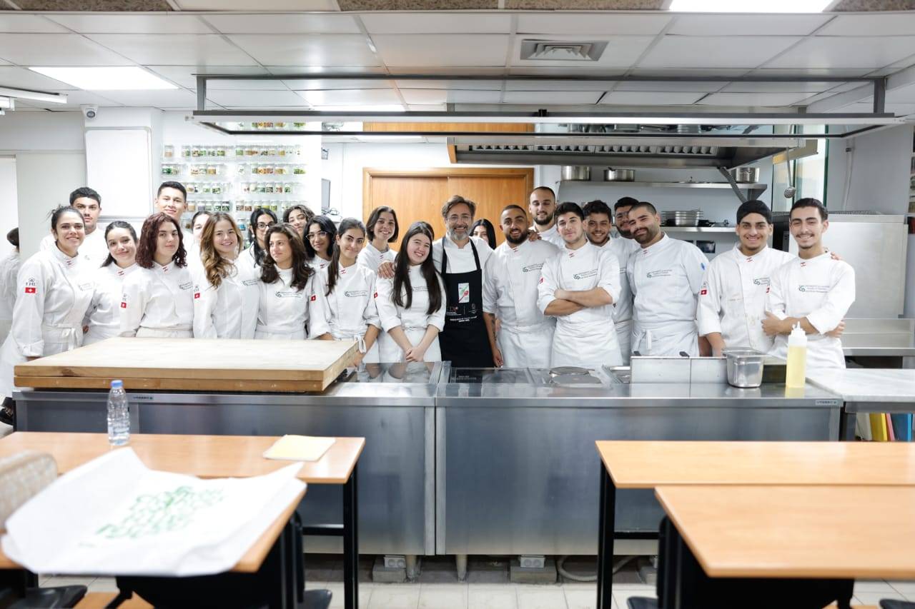 كلية السياحة وإدارة الفنادق في جامعة الحكمة تشارك في أسبوع المطبخ الإيطالي... والسفير مارتشيللي ينوّه بأهمية التخصّص الأكاديمي الذي تقدمه