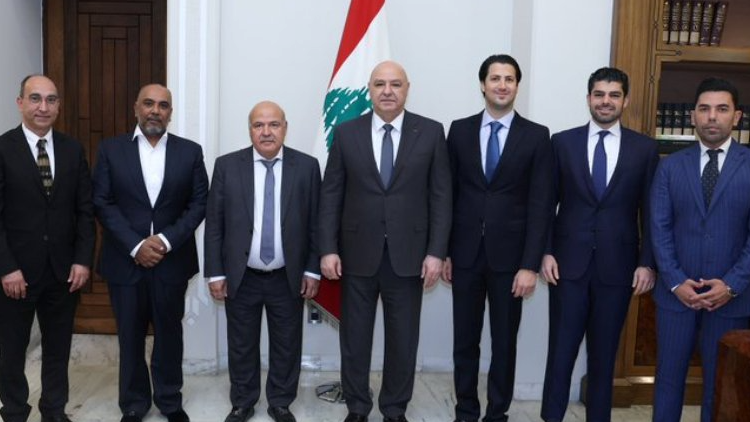 عون استقبل مجموعة عزيزي الاماراتية

وبحث في فرص الاستثمار في لبنان