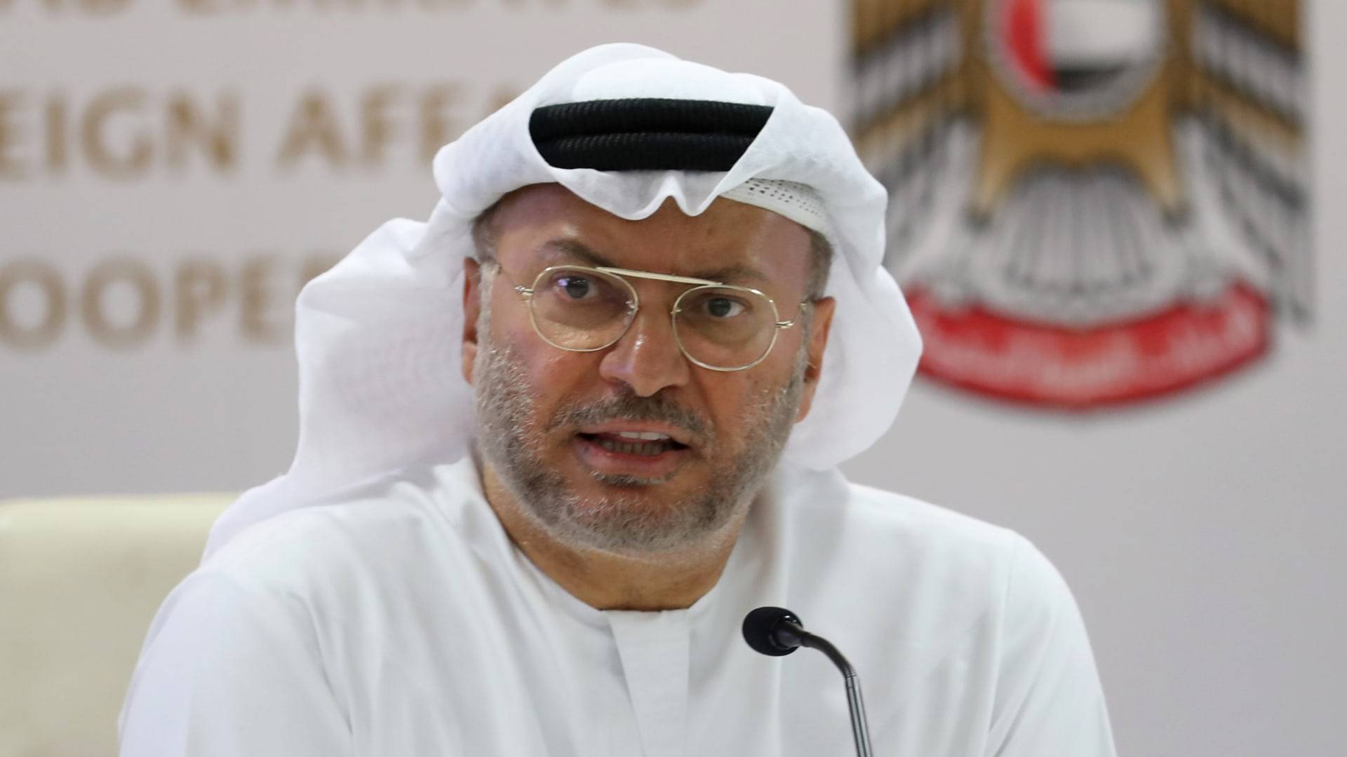 قرقاش: الحلّ يبدأ بالتّهدئة الفوريّة