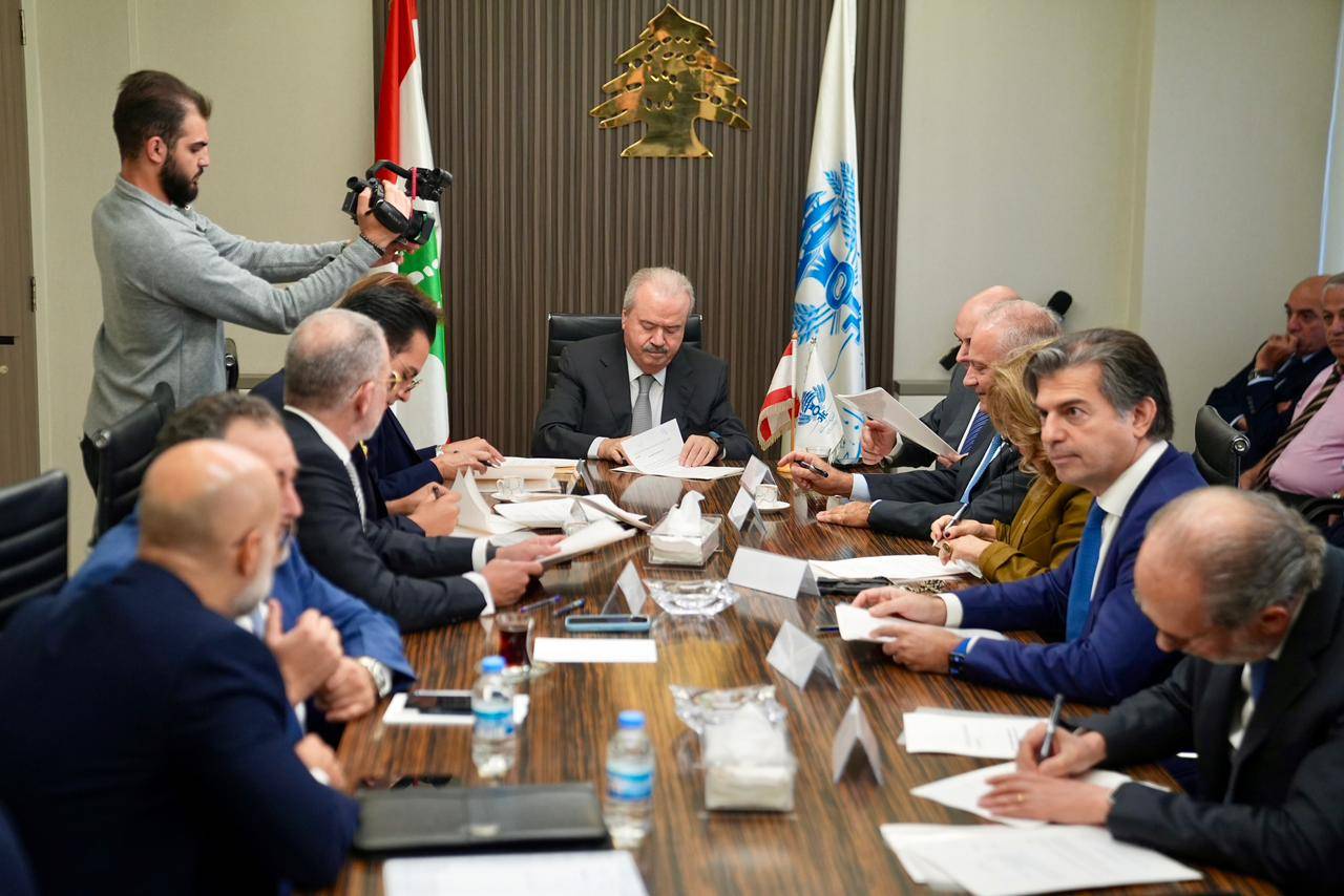 اتفاقية تعاون بين وزارة المال وعدد
من المصارف للحدّ من الاقتصاد النقدي