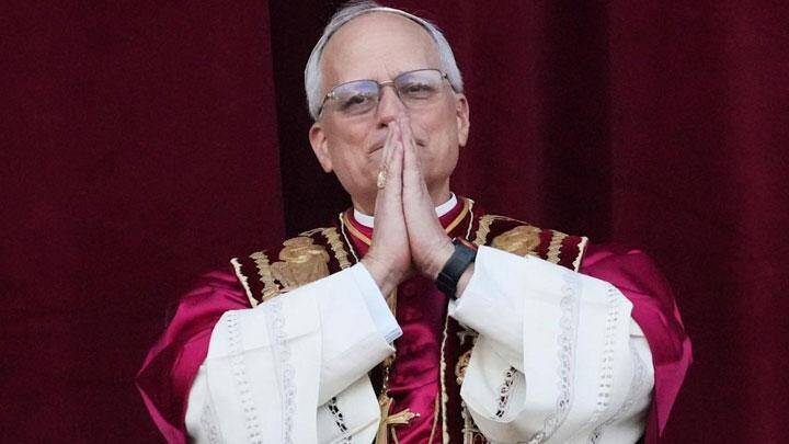 هدايا دير مار مارون عنايا للبابا