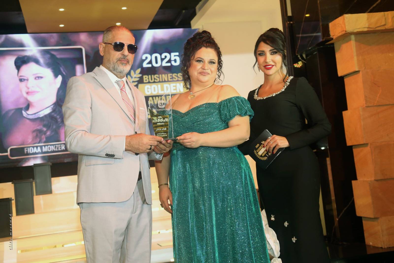 فداء منذر تحصد الجائزة الذهبية للأعمال لعام 2025
