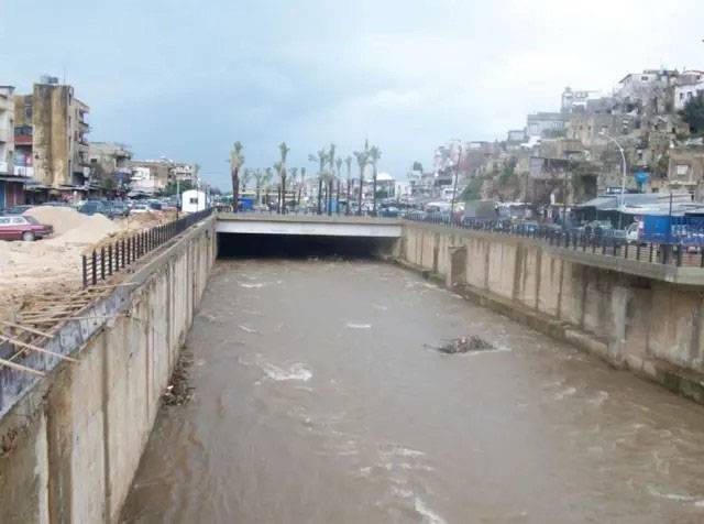نهر أبو علي: مساحة تراثيّة ووعود بإصلاح واجهاته وزخرفة جدرانه