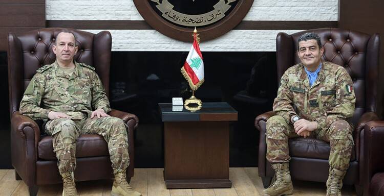 قائد الجيش يستقبل قائد 