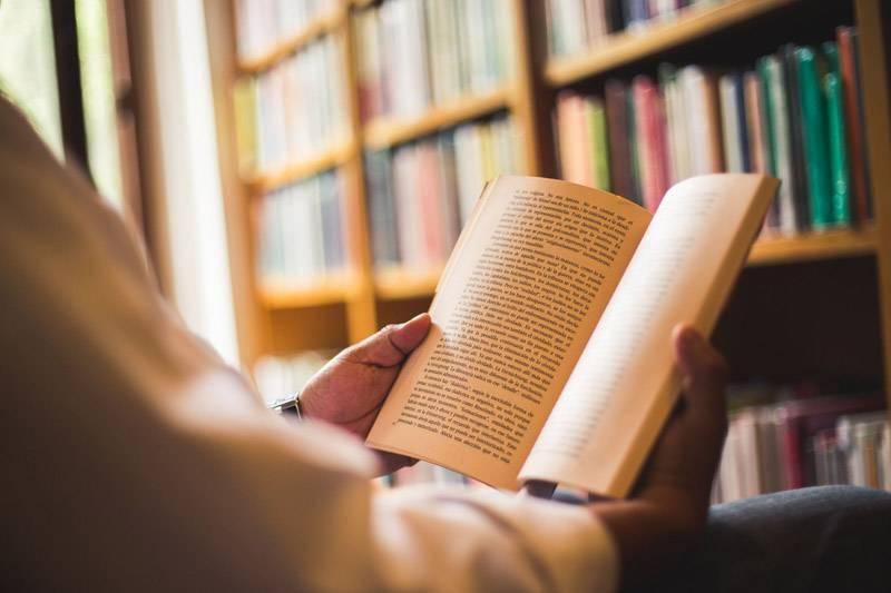 ثلاثة كتب دليلك الى النجاح
