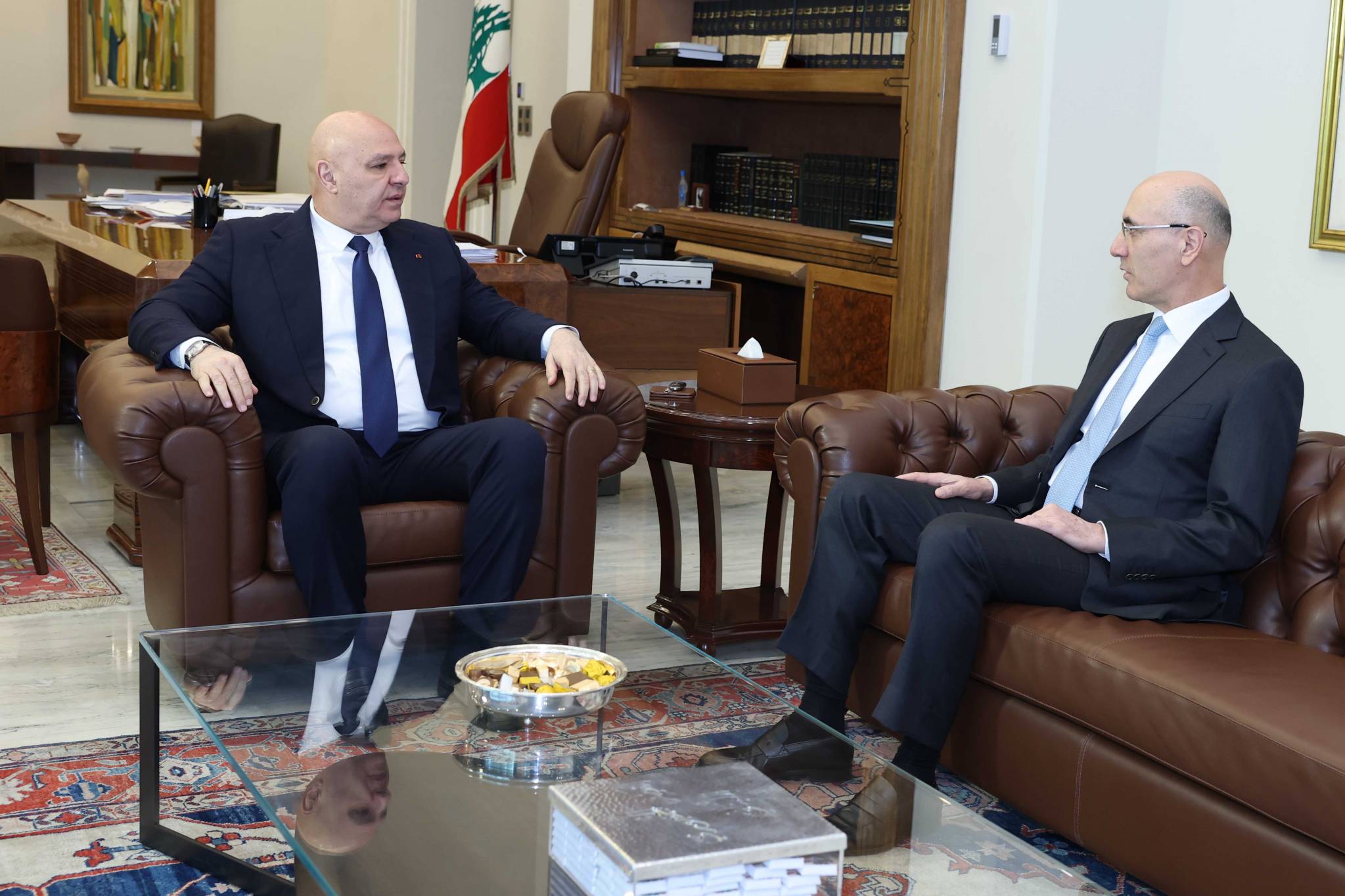 عون عرض الأوضاع الأمنيّة مع الحجار
شهيّب: تعيين كرم خطوة كبيرة الى الأمام