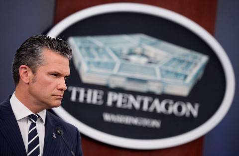 وزير الحرب الأميركي المتهور في ورطة