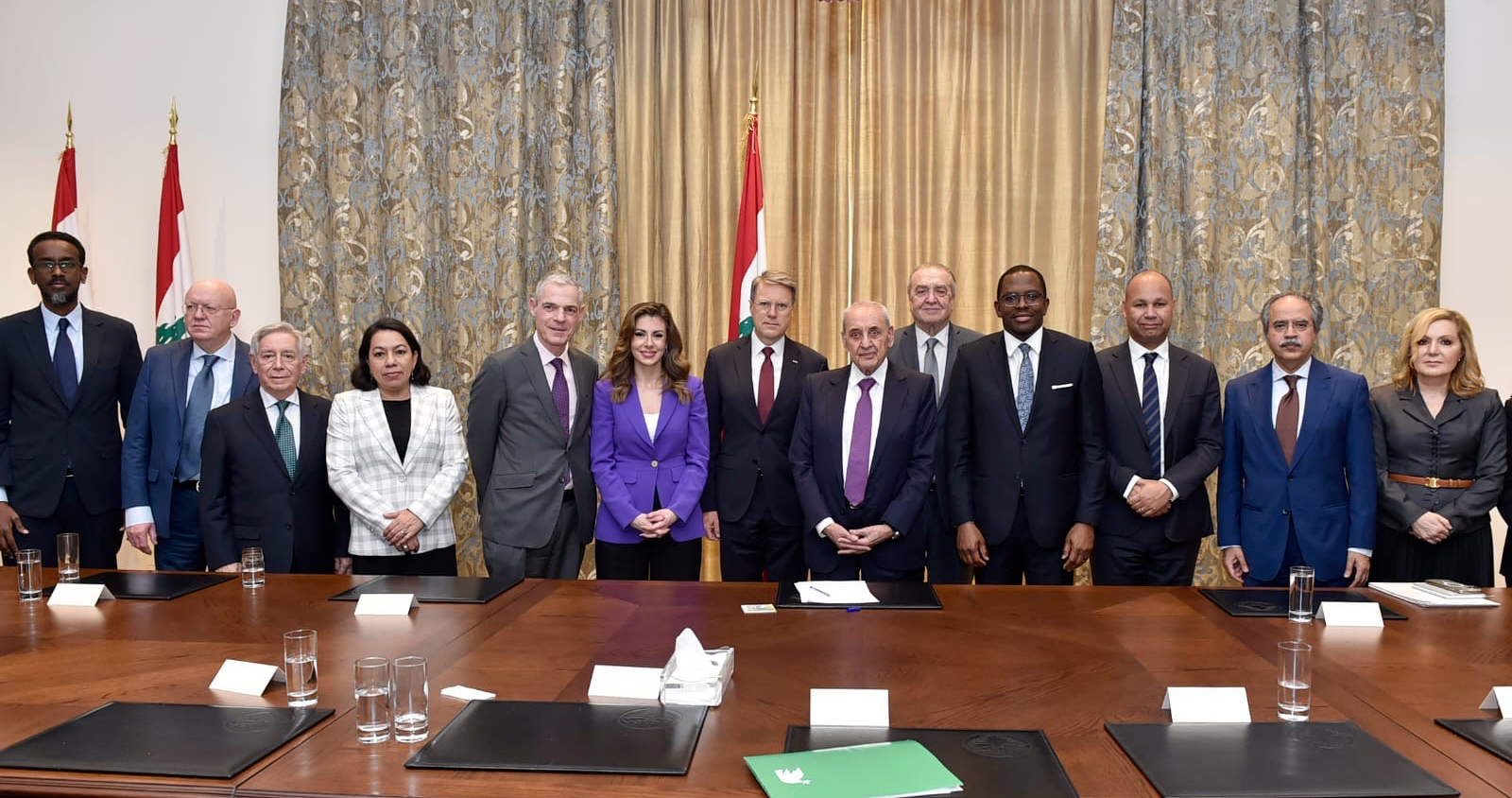 وفد مجلس الأمن الدولي جال على الرؤساء الثلاثة ووزير الخارجيّة والمغتربين
عون: لبنان اعتمد خيار المفاوضات لتجنيبه جولة عنف إضافيّة... نحن لا نريد الحرب من جديد
بري: من غير المقبول التفاوض تحت النار- سلام: لقوة أمميّة مساندة بعد انتهاء ولاية 