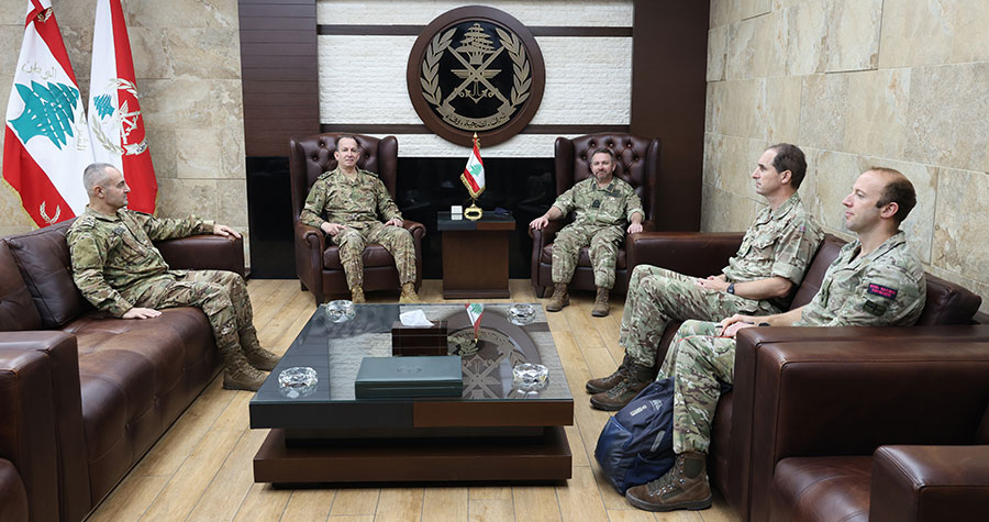 هيكل عرض مع كبير مستشاري
الدفاع البريطانيّة سبُل التعاون