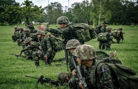 اشتباكات عنيفة: ما الذي دفع تايلاند لشنّ غارات جوية على كمبوديا؟