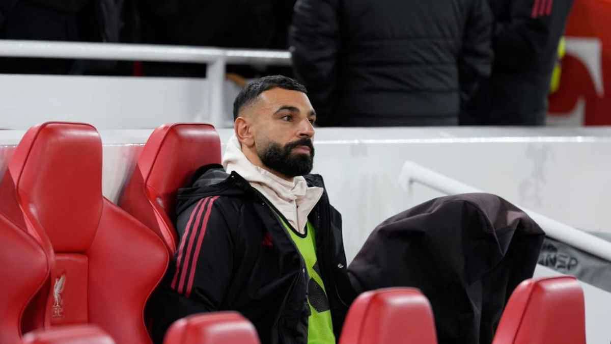 صورة صلاح "وحيداً" في معقل "الريدز" تفاقم أزمة الأنفيلد!