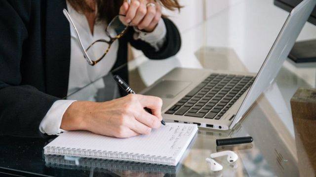 العمل من المنزل: ما الذي يجعل تأثيره أقوى لدى النساء؟
