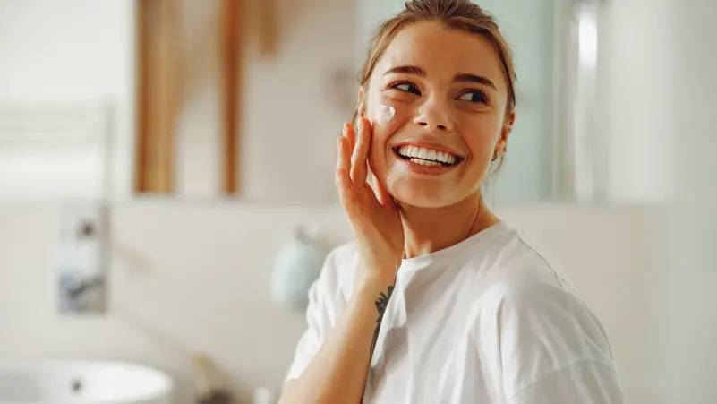 4 مكوّنات ذهبية تحافظ على شباب بشرتك