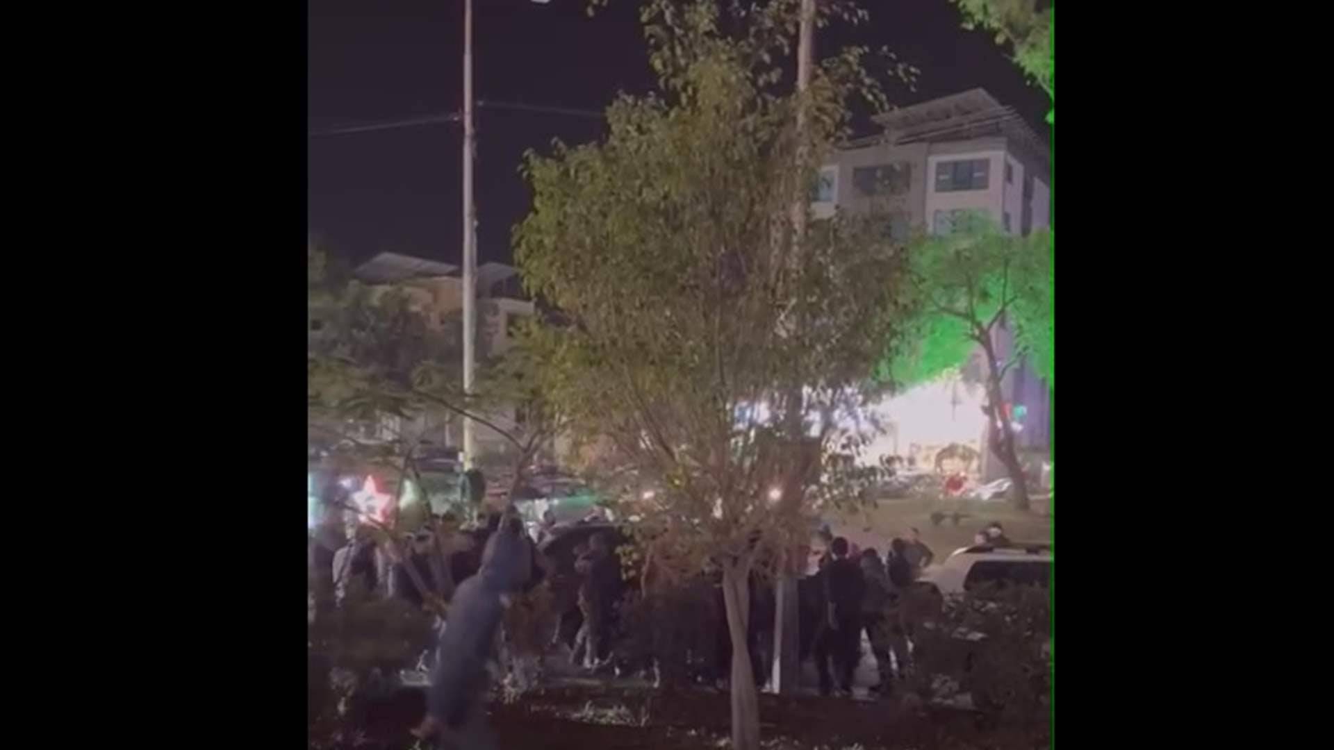 إشكال في مدخل حارة صيدا يتطور إلى تضارب.. والجيش يتدخل