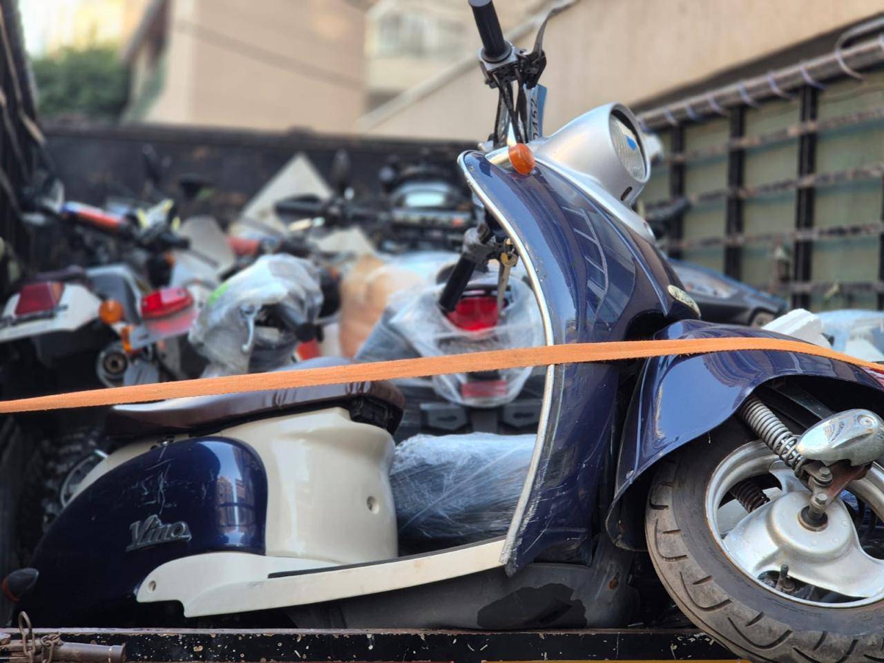 الجمارك تضبط مستودعاً يضم أكثر من 50 دراجة نارية مخالِفة في بيروت