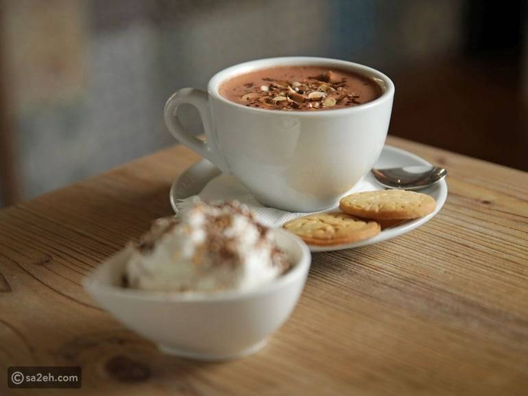 الشوكولاتة الساخنة… أين يمكن تذوق النسخة الأكثر كثافة وفخامة؟