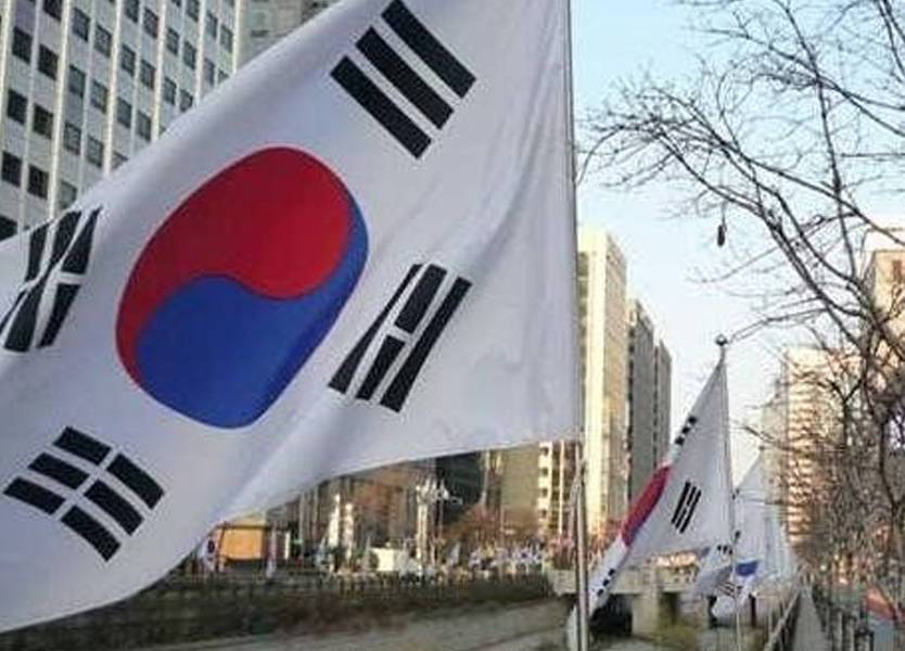 سفير لبنان لدى كوريا الجنوبية يسلّم أوراق اعتماده للرئيس