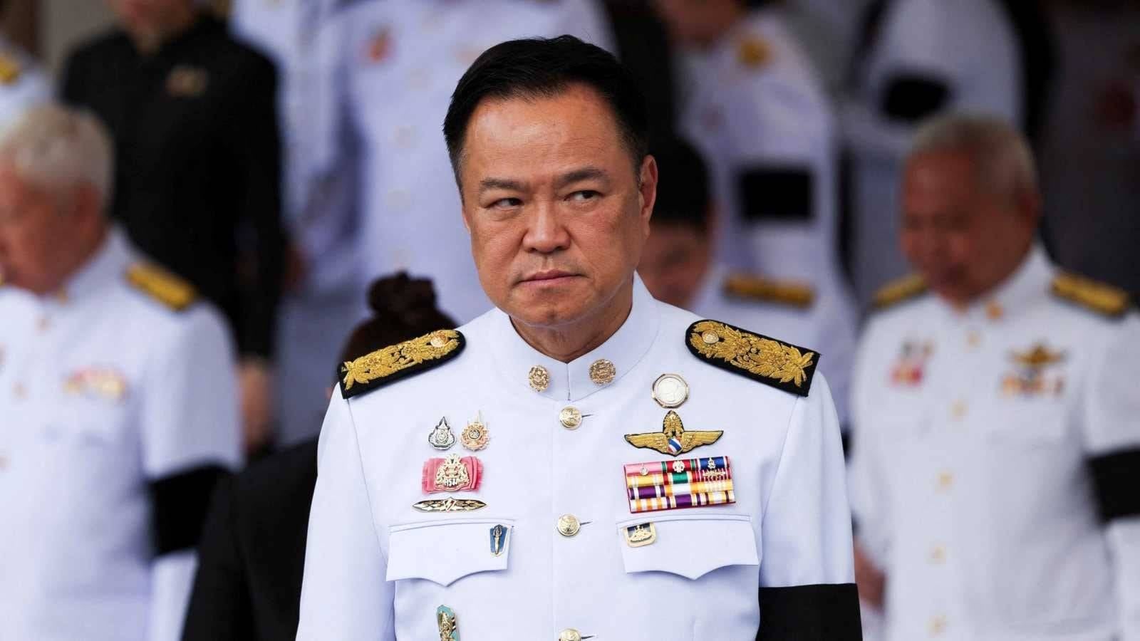 ملك تايلاند يصادق على حل البرلمان وسط أزمة سياسية وحدودية مع كمبوديا