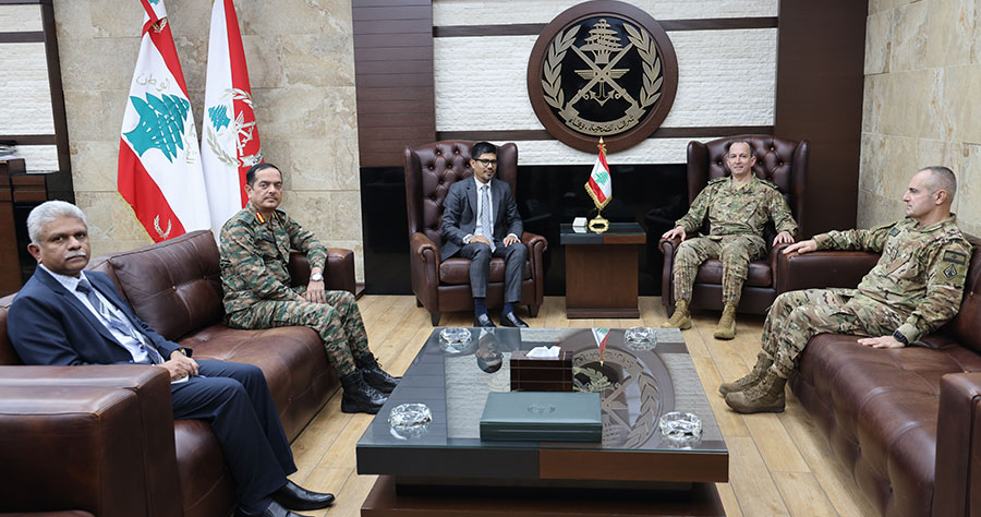 قائد الجيش استقبل سفير الهند