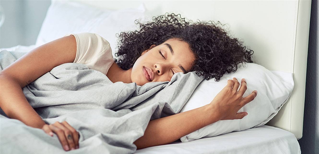 النوم المنتظم مفتاح الصحة: 7–9 ساعات ليلاً لمزاج أفضل وعمر أطول