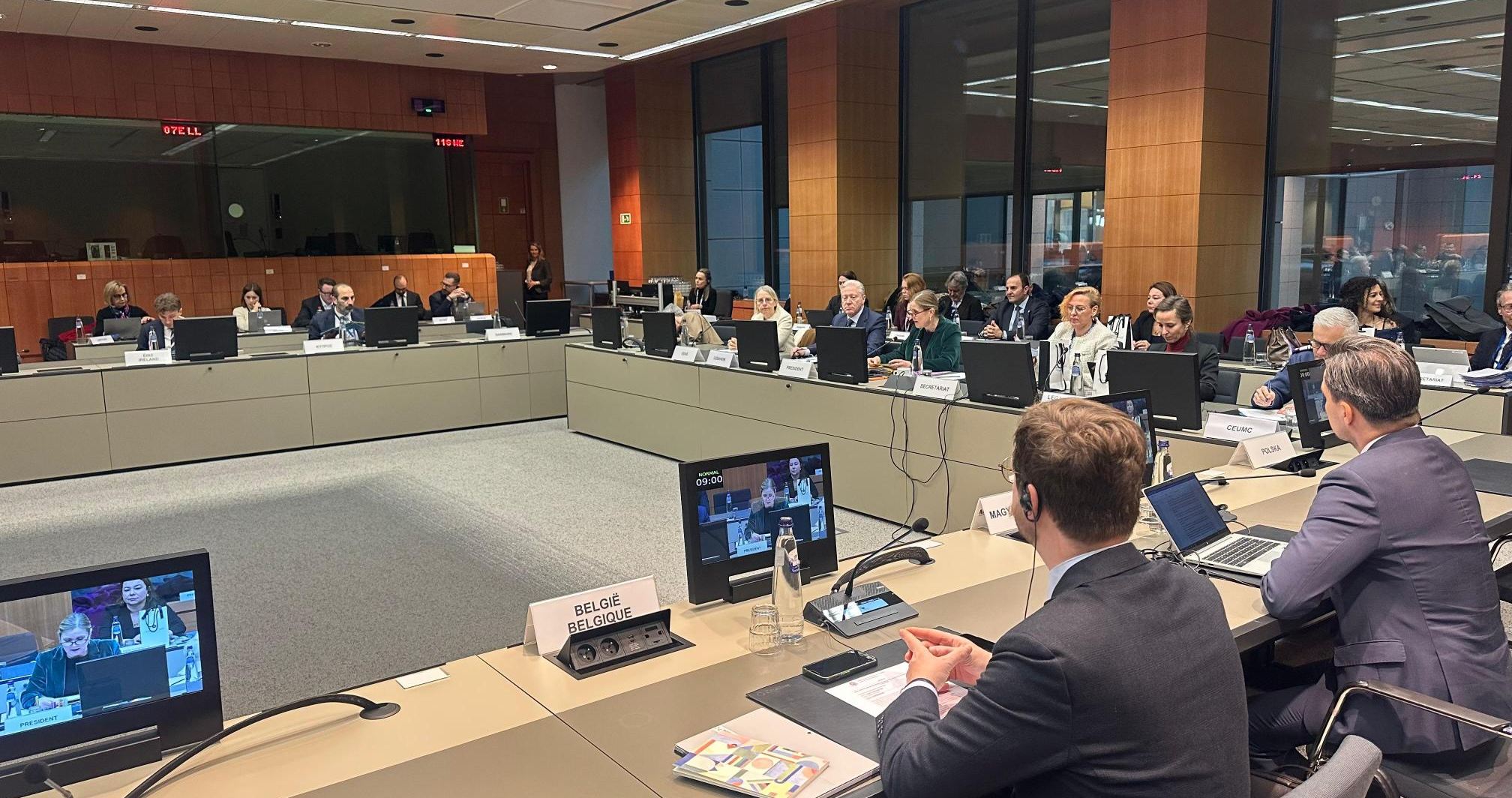 رجي من بروكسل: للضغط على 