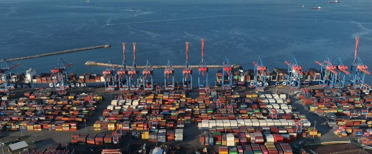 نشاط قياسي في مرفأ بيروت: 3 سفن
و12,800 حاوية خلال 24 ساعة