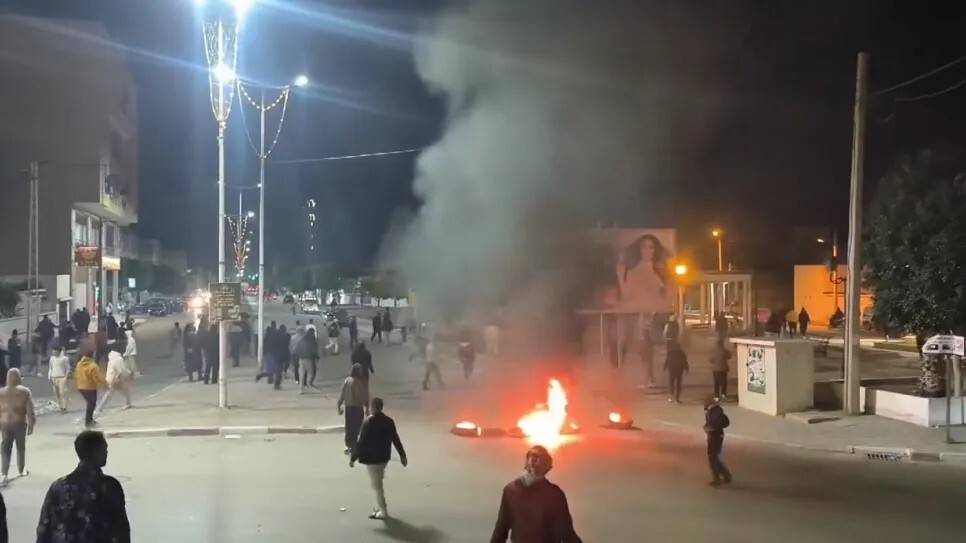 تونس: احتجاجات في القيروان بعد وفاة شاب خلال مطاردة أمنية