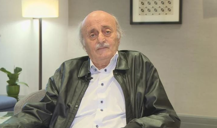 مع الهدنة ويرفض الاستسلام: جنبلاط يتمسّك بالثوابت ويحمّل حزب الله أسئلة المرحلة