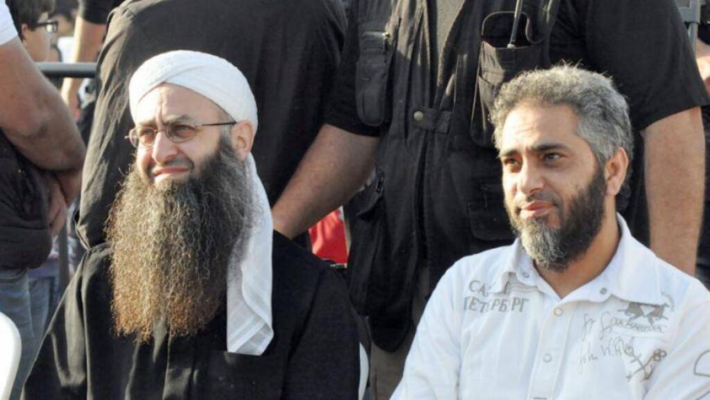 إرجاء محاكمة فضل شاكر والشيخ الأسير و4 آخرين