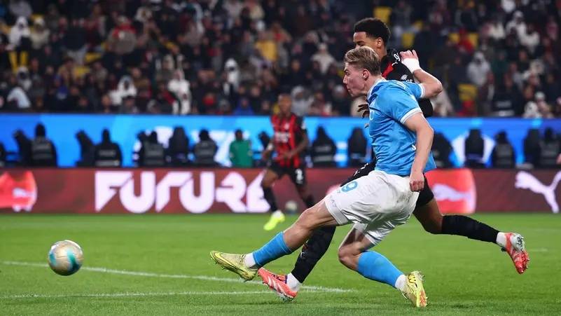 نابولي إلى نهائي السوبر بعد فوزه على ميلان