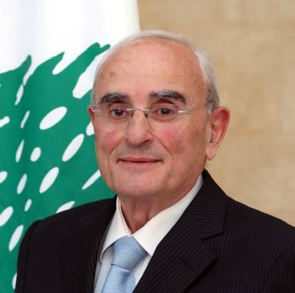 وزير الدفاع يجمّد مفعول تراخيص حمل الأسلحة