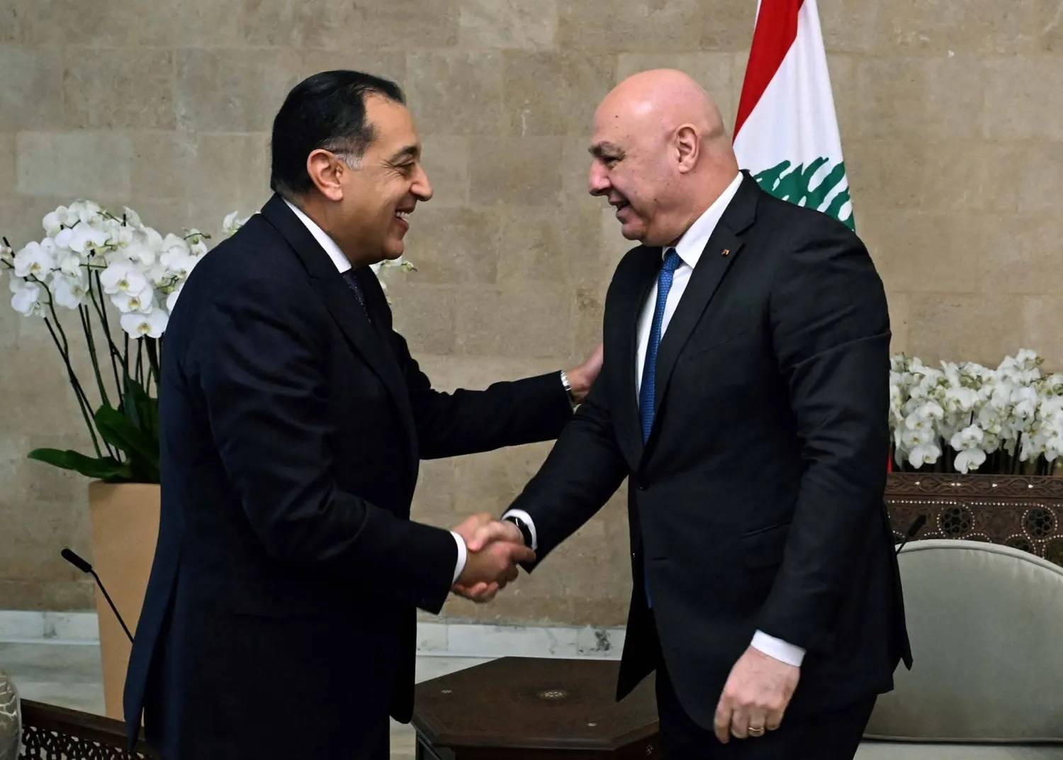 رسالة القاهرة لبيروت: الانقاذ الاقتصادي قبل التموضع السياسي