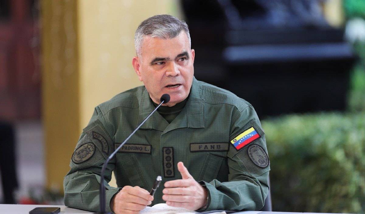 وزير الدفاع الفنزويلي يدعو إلى الوحدة في مواجهة التحديات الخارجية